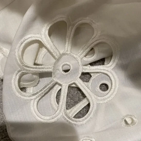 Simply Vera white long dress with cut out flowers at the bottom - Picture 2 of 5